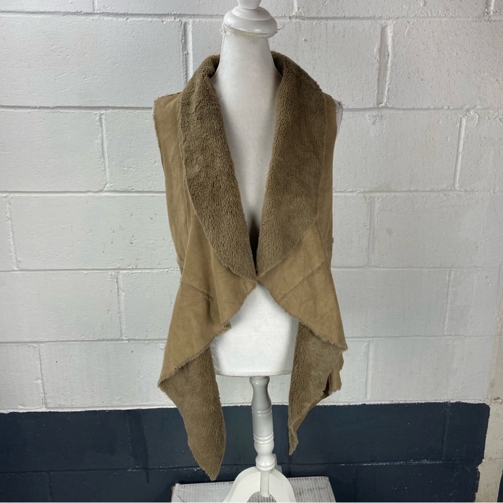 New York yoki vest in great condition